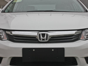 2013款十周年纪念 1.8L 自动豪华版 中网