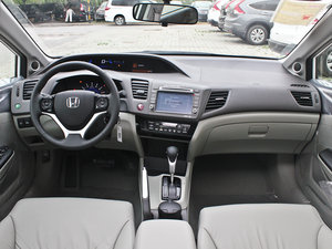 2013款十周年纪念 1.8L 自动豪华版 内饰全景