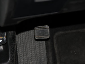 2015款2.0L CVT 典藏版 驻车制动器