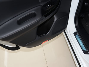 2015款2.4L DCT 尊贵版 空间座椅