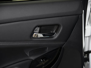2015款2.4L DCT 尊贵版 空间座椅