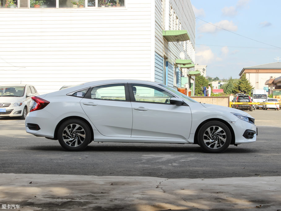 2016˼ 220TURBO ԄӺA