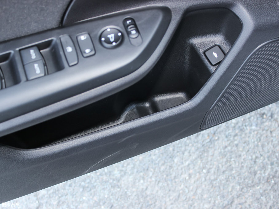 2016˼ 220TURBO ԄӺA