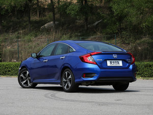 2016款220TURBO 自动尊耀版 左后45度