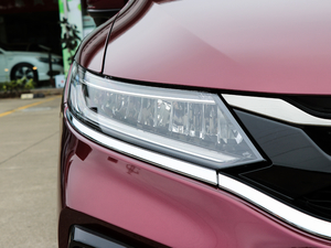 2017210TURBO CVTA 5 ^