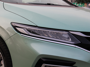 2017210TURBO CVTA 5 ^