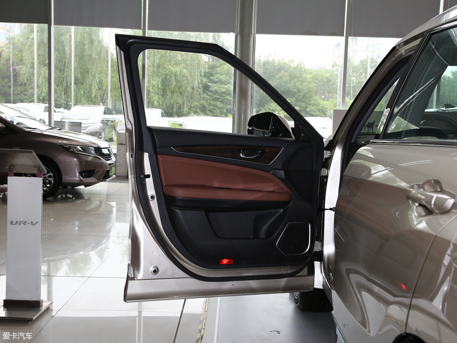 2017���UR-V 370TURBO ������F�� ��V