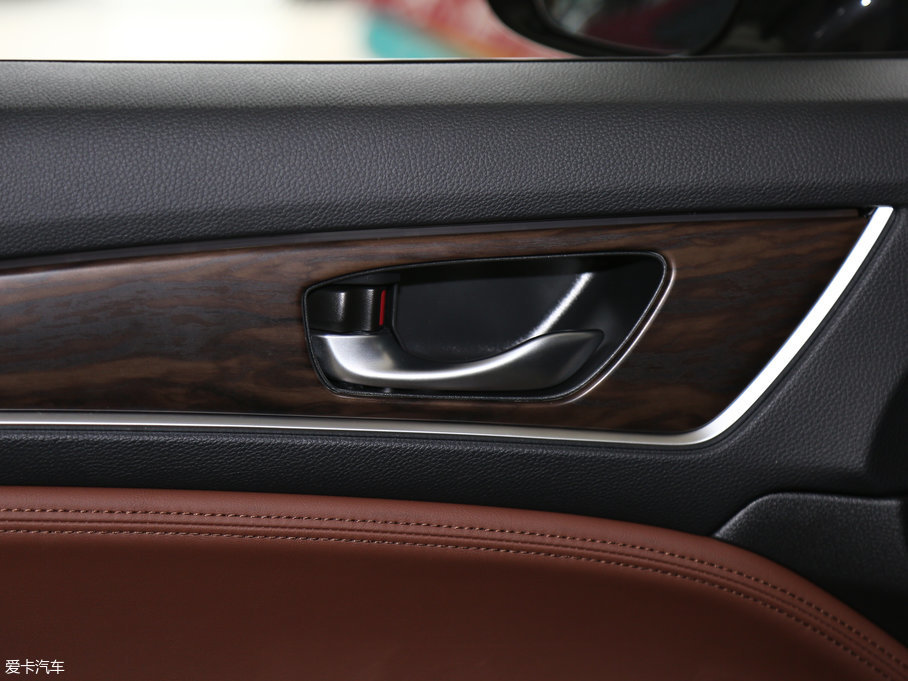 2017���UR-V 370TURBO ������F�� ��V