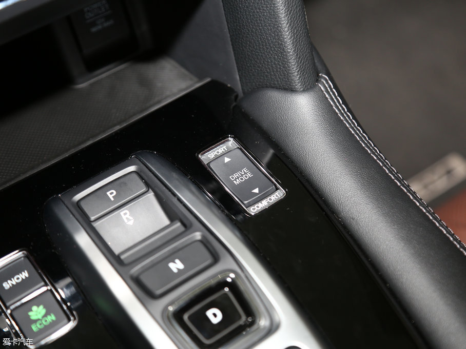 2017���UR-V 370TURBO ������F�� ��V