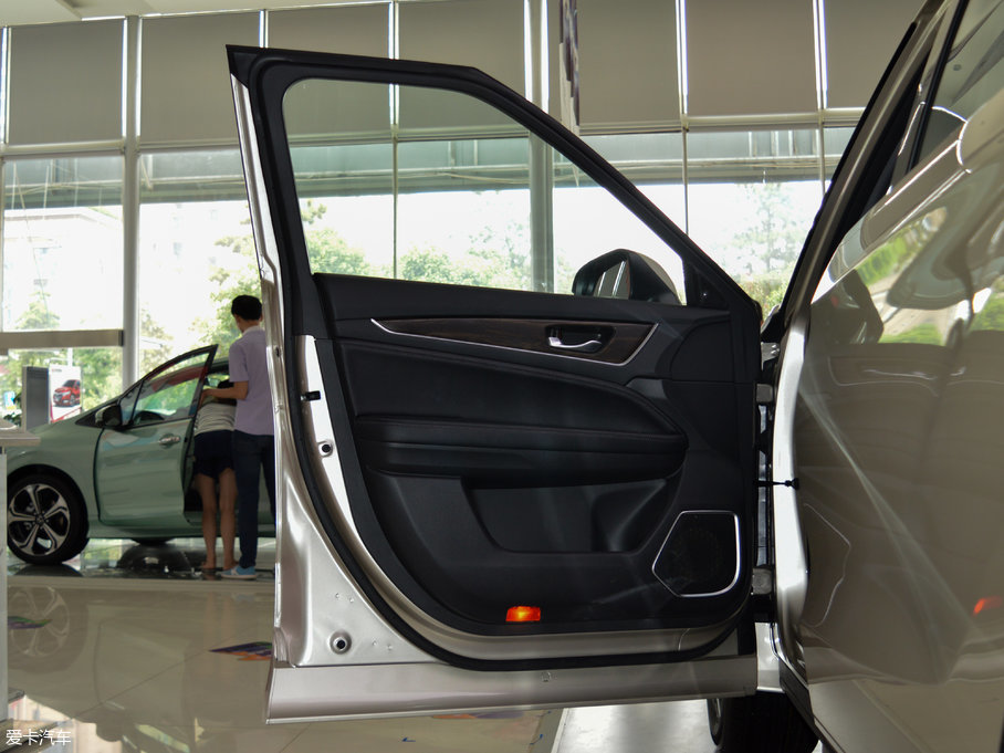 2017UR-V 240TURBO (q)(jng) (gu)V