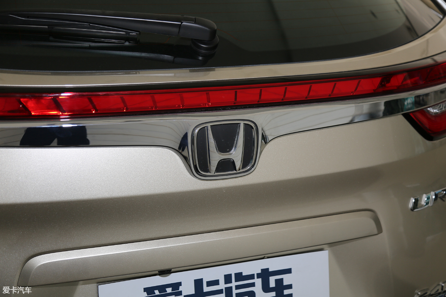 2017���UR-V 240TURBO �����A�� ��V