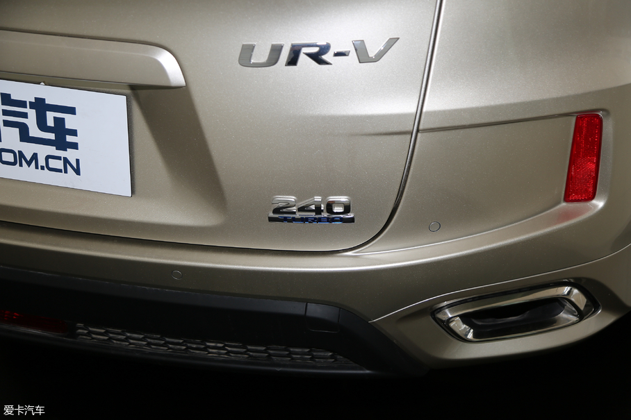 2017���UR-V 240TURBO �����A�� ��V