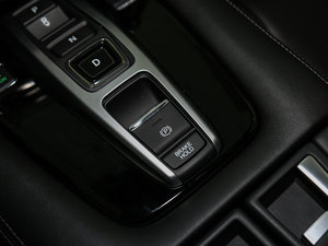 2017款370TURBO 四驱尊享版 国V 驻车制动器