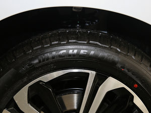 2017370TURBO (q)F V ݆̥Ʒ