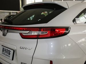 2017款370TURBO 两驱尊贵版 国V 尾灯