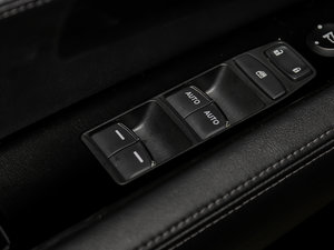 2017款240TURBO 两驱经典版 国V 主驾车窗控制区	