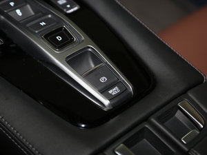 2017370TURBO (q)F V v܇Ƅ