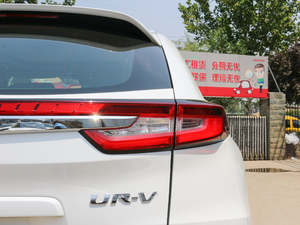2017款370TURBO 四驱尊耀版 国V 尾灯