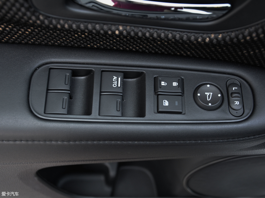 2017XR-V 1.8L EXi CVTm