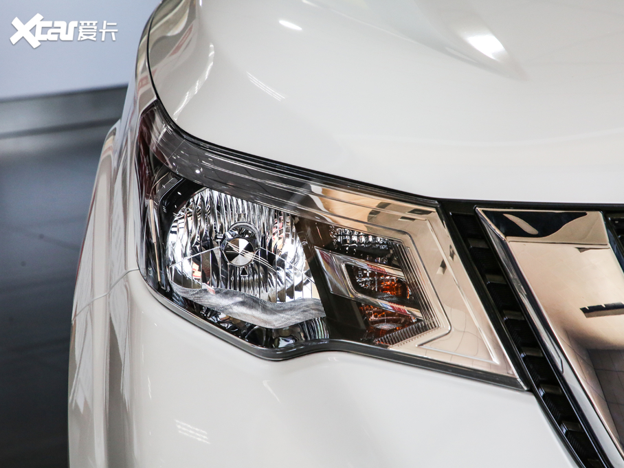 2020;_ 2.5L XL Upper ԄA