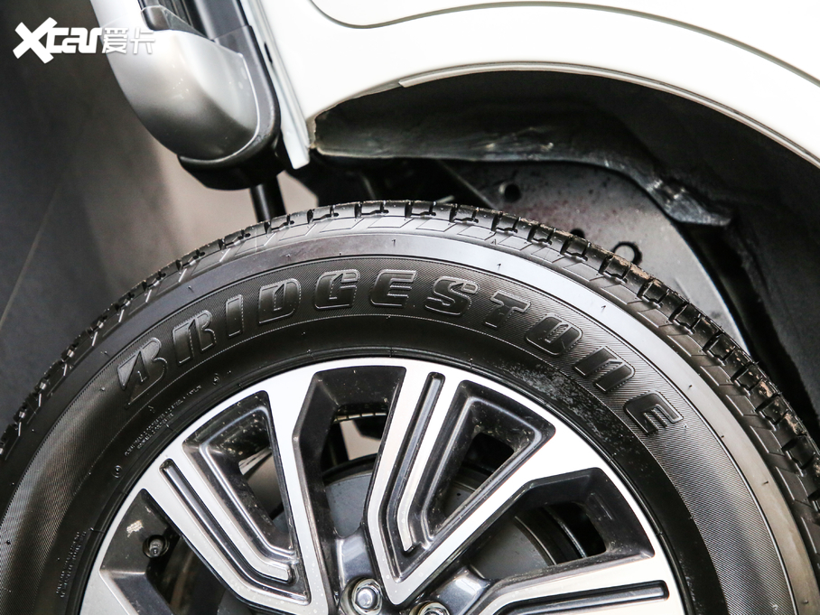 2020;_ 2.5L XL Upper ԄA