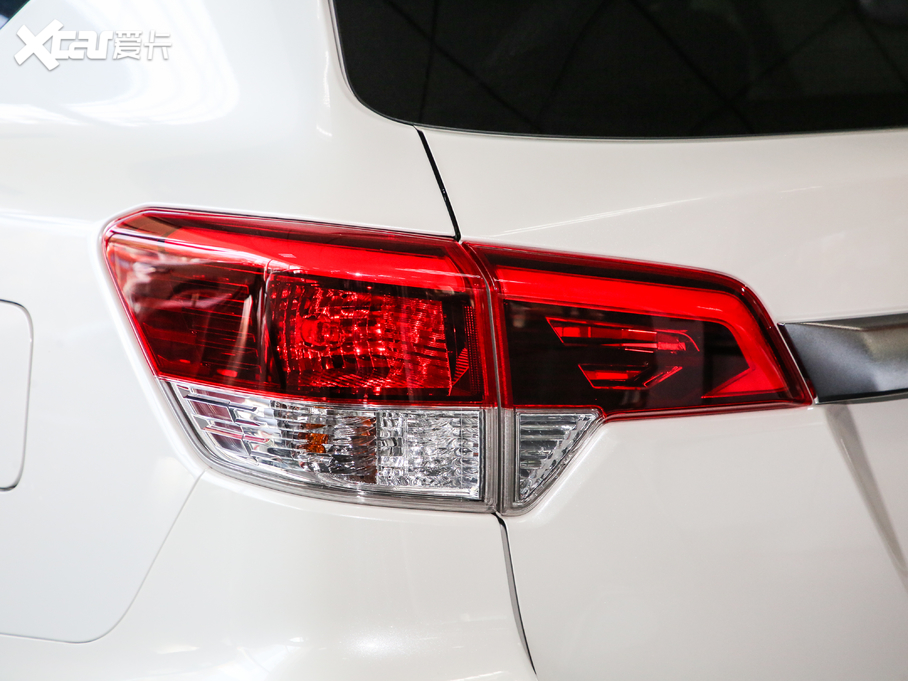 2020;_ 2.5L XL Upper ԄA