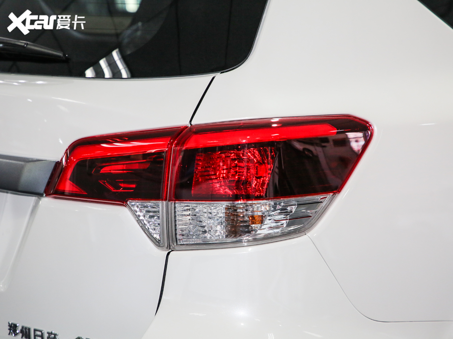 2020;_ 2.5L XL Upper ԄA