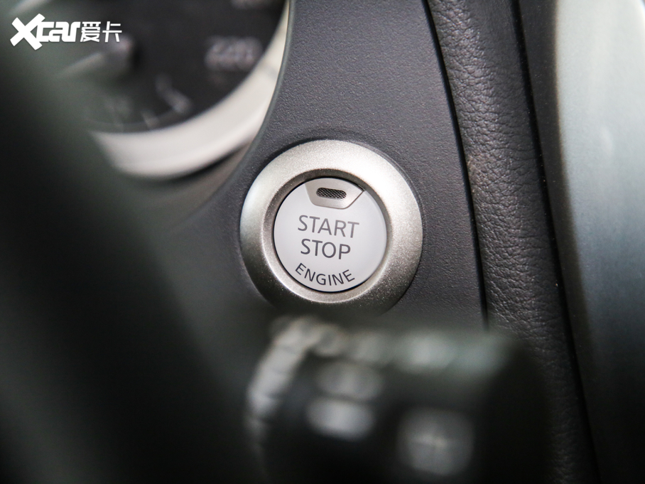 2020;_ 2.5L XL Upper ԄA