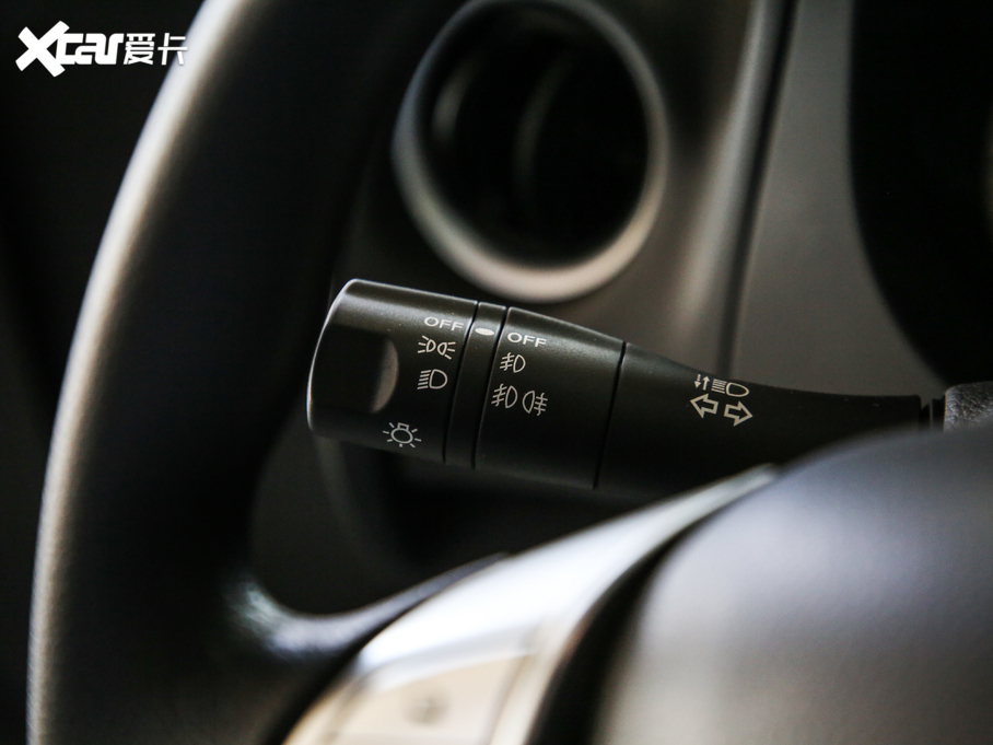 2020;_ 2.5L XL Upper ԄA