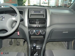 2010款1.6L 豪华版 中控台
