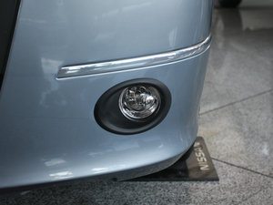 2011款1.6L 手动商用版 5座 前雾灯