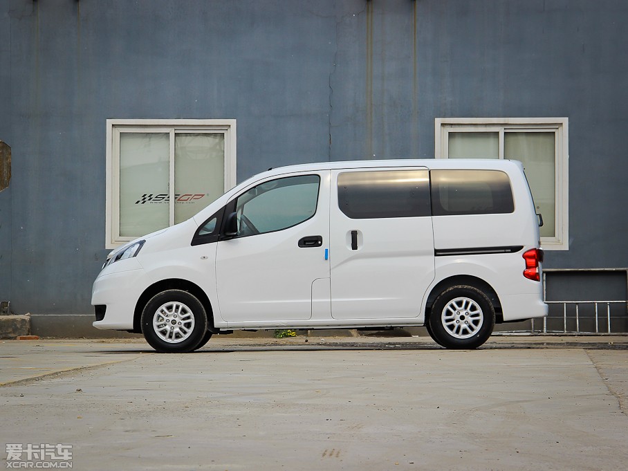 2013���ծaNV200 �Ŀ� 1.6L �քӺ��A�� ��V