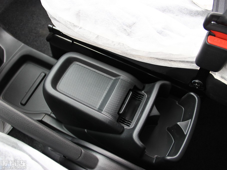 2013���ծaNV200 �Ŀ� 1.6L �քӺ��A�� ��V