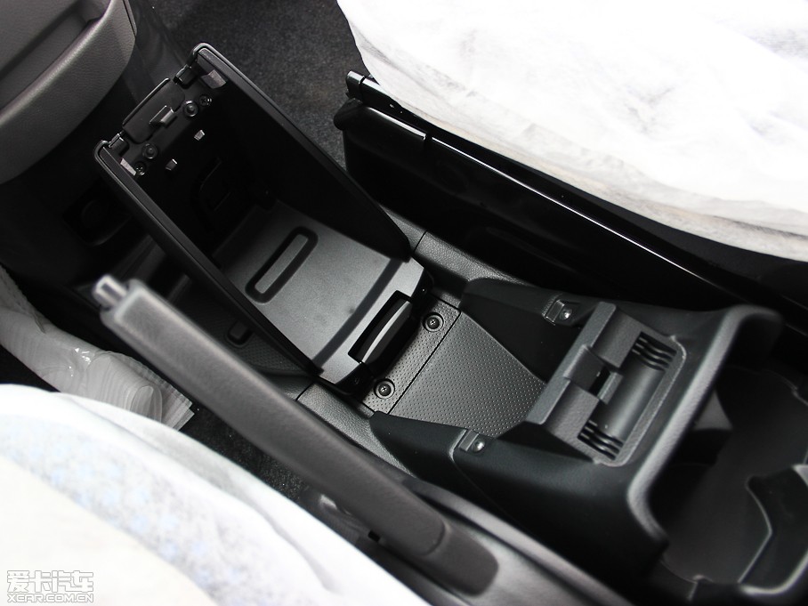 2013���ծaNV200 �Ŀ� 1.6L �քӺ��A�� ��V