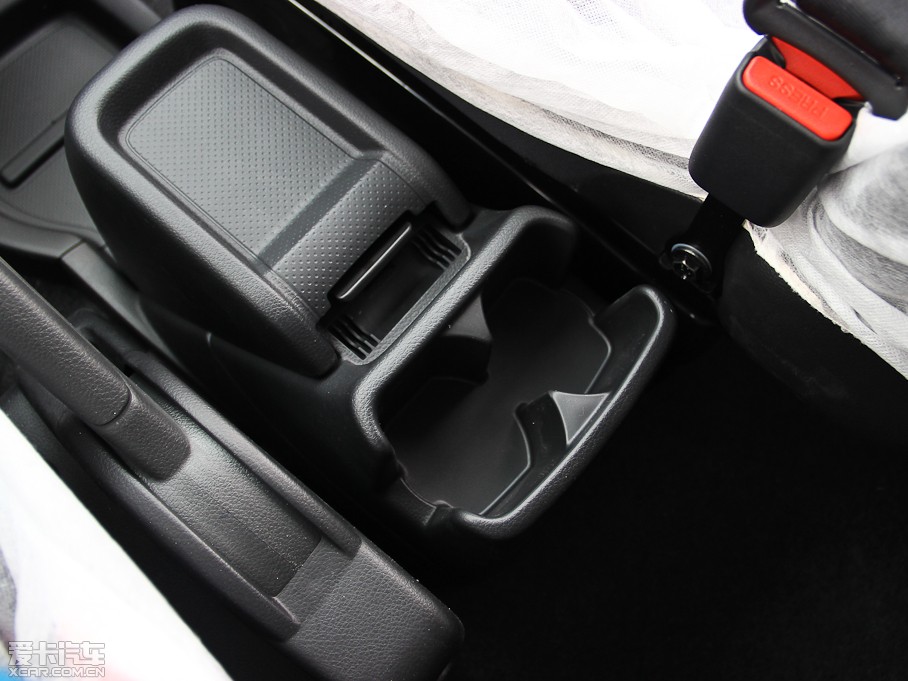 2013���ծaNV200 �Ŀ� 1.6L �քӺ��A�� ��V