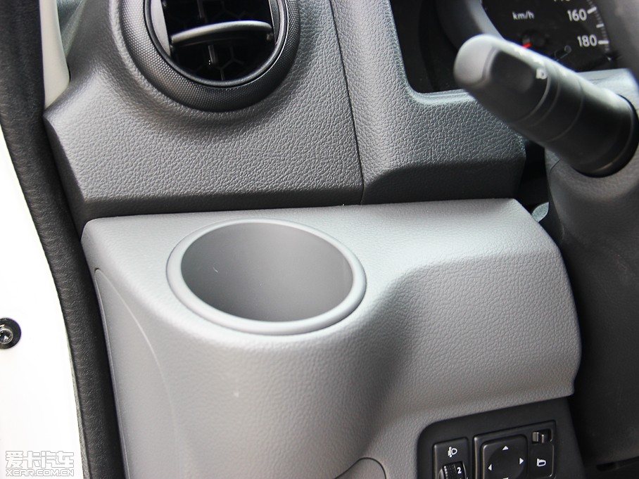 2013���ծaNV200 �Ŀ� 1.6L �քӺ��A�� ��V