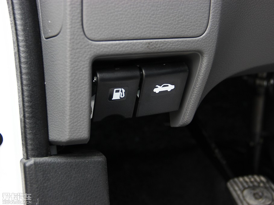 2013���ծa(ch��n)NV200 �Ŀ� 1.6L �քӺ��A�� ��V