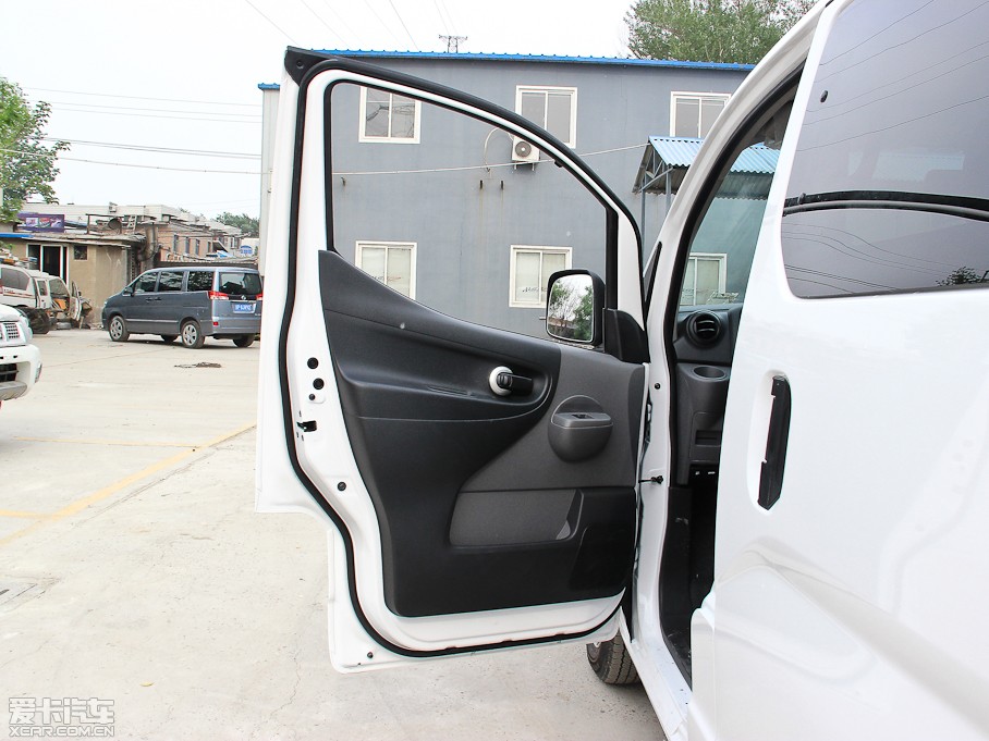 2013���ծaNV200 �Ŀ� 1.6L �քӺ��A�� ��V