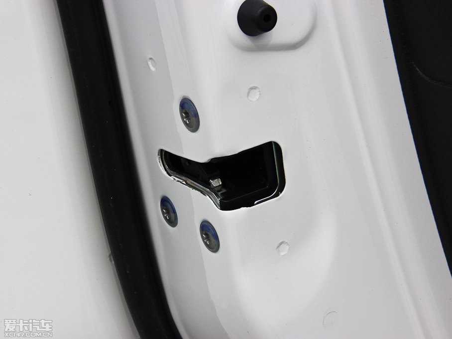 2013���ծaNV200 �Ŀ� 1.6L �քӺ��A�� ��V