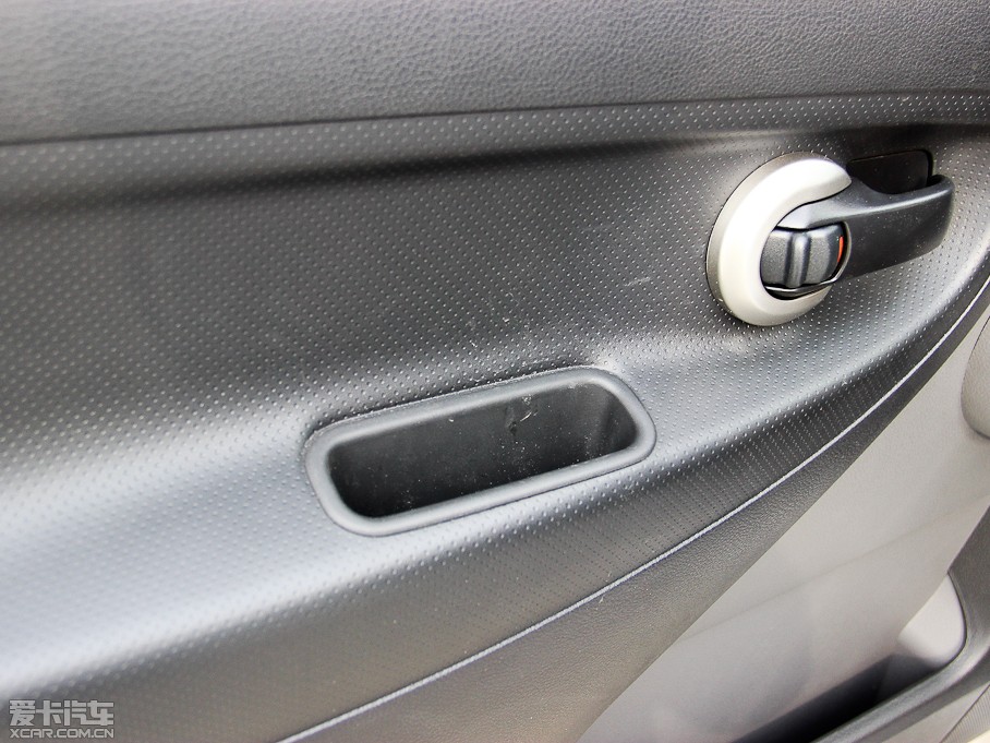 2013���ծaNV200 �Ŀ� 1.6L �քӺ��A�� ��V