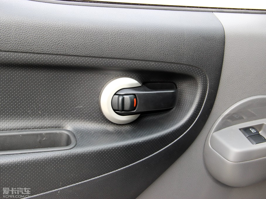 2013���ծaNV200 �Ŀ� 1.6L �քӺ��A�� ��V