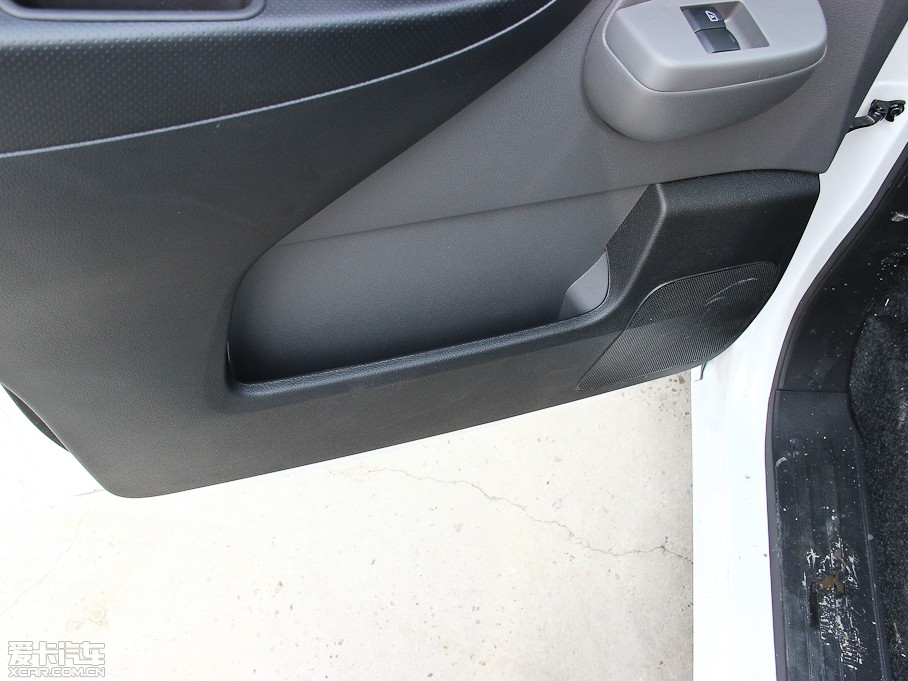 2013���ծaNV200 �Ŀ� 1.6L �քӺ��A�� ��V