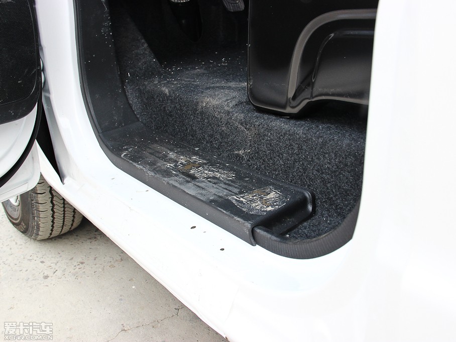 2013���ծaNV200 �Ŀ� 1.6L �քӺ��A�� ��V