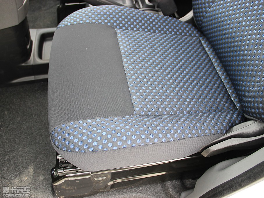 2013���ծaNV200 �Ŀ� 1.6L �քӺ��A�� ��V