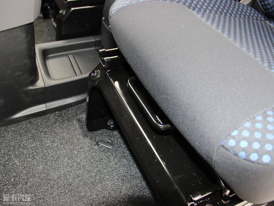 2013���ծa(ch��n)NV200 �Ŀ� 1.6L �քӺ��A�� ��V