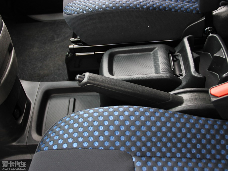 2013���ծaNV200 �Ŀ� 1.6L �քӺ��A�� ��V