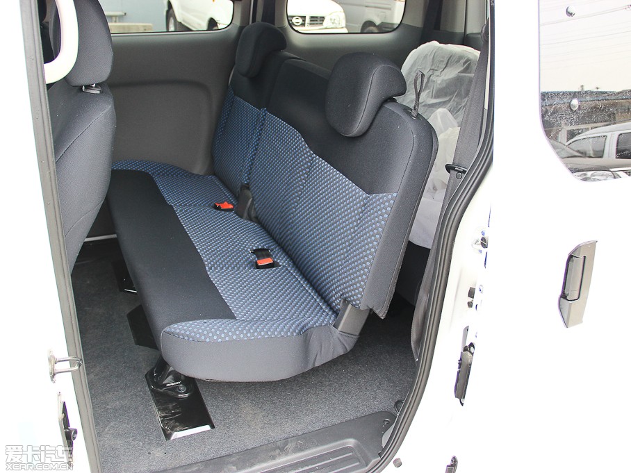 2013���ծaNV200 �Ŀ� 1.6L �քӺ��A�� ��V