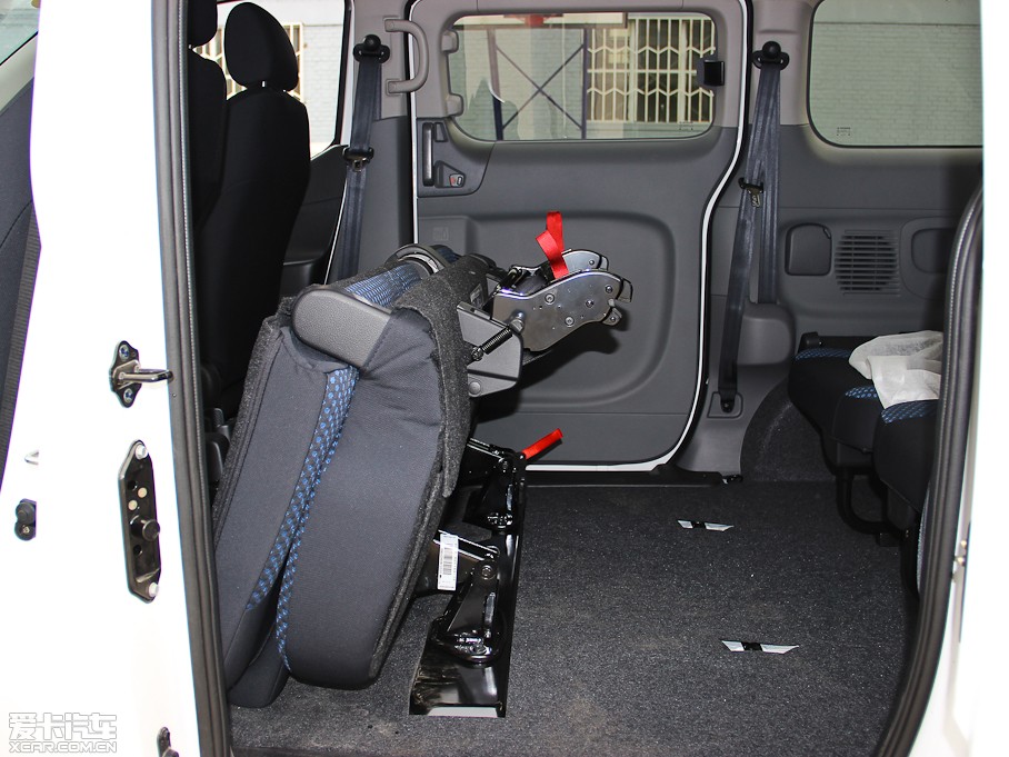 2013���ծaNV200 �Ŀ� 1.6L �քӺ��A�� ��V