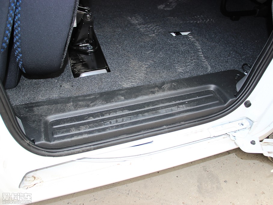 2013���ծaNV200 �Ŀ� 1.6L �քӺ��A�� ��V