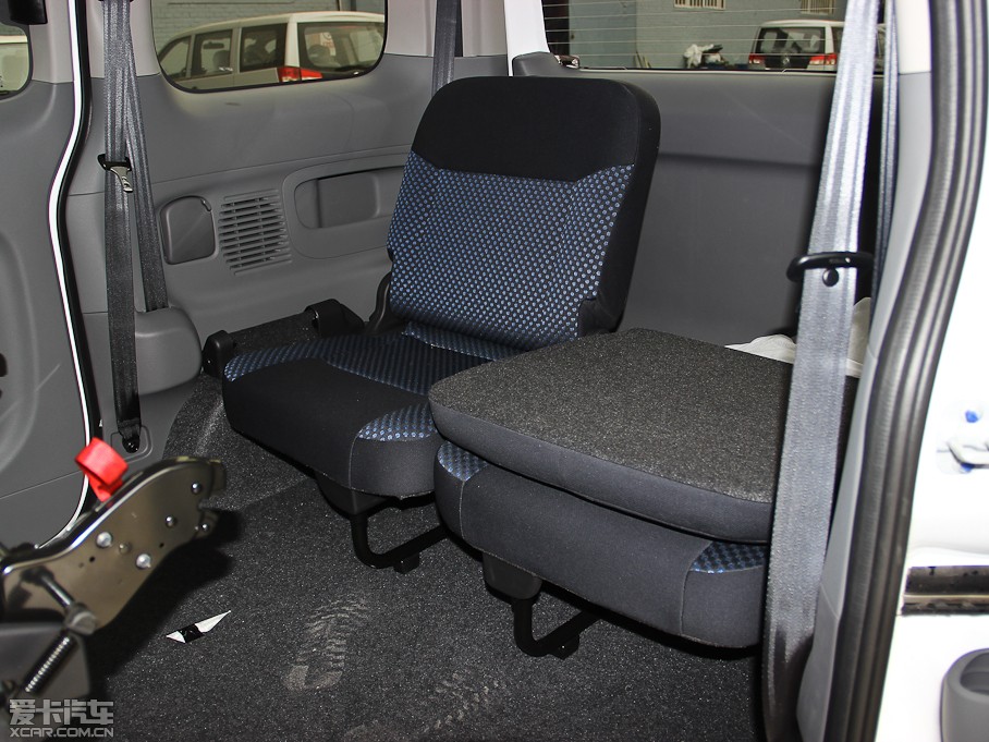 2013���ծaNV200 �Ŀ� 1.6L �քӺ��A�� ��V